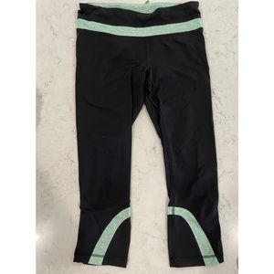 Lululemon Inspire Crop black leggings in capris length